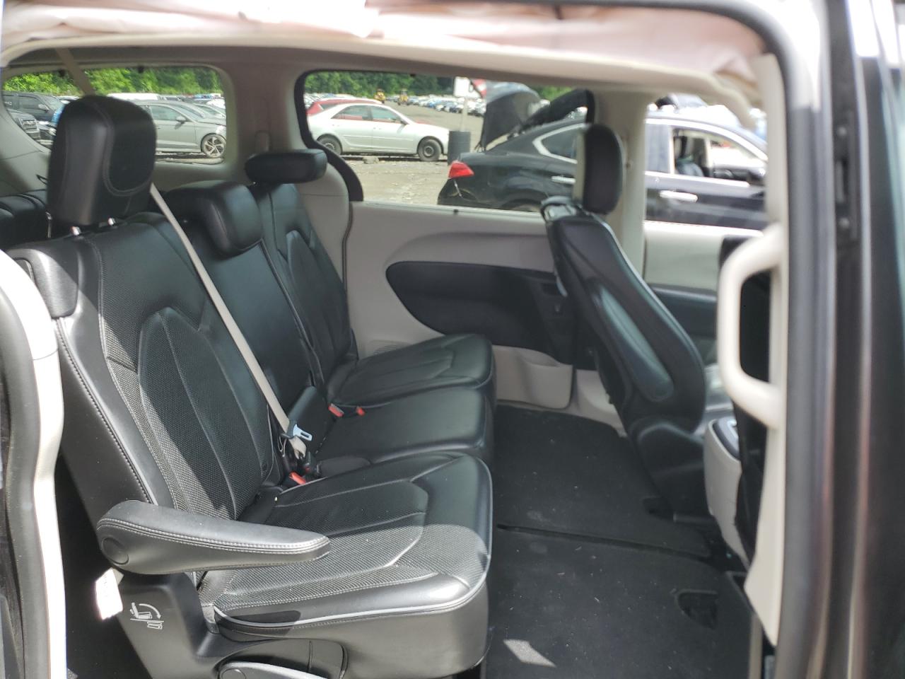 2C4RC1GG7KR630016 2019 Chrysler Pacifica Limited