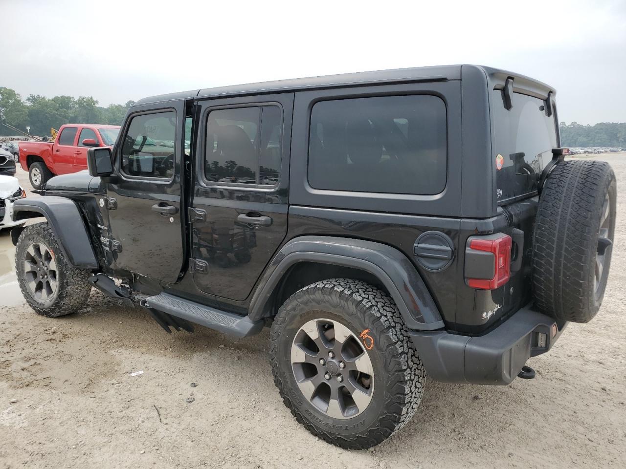 1C4HJXEN2JW142510 2018 Jeep Wrangler Unlimited Sahara