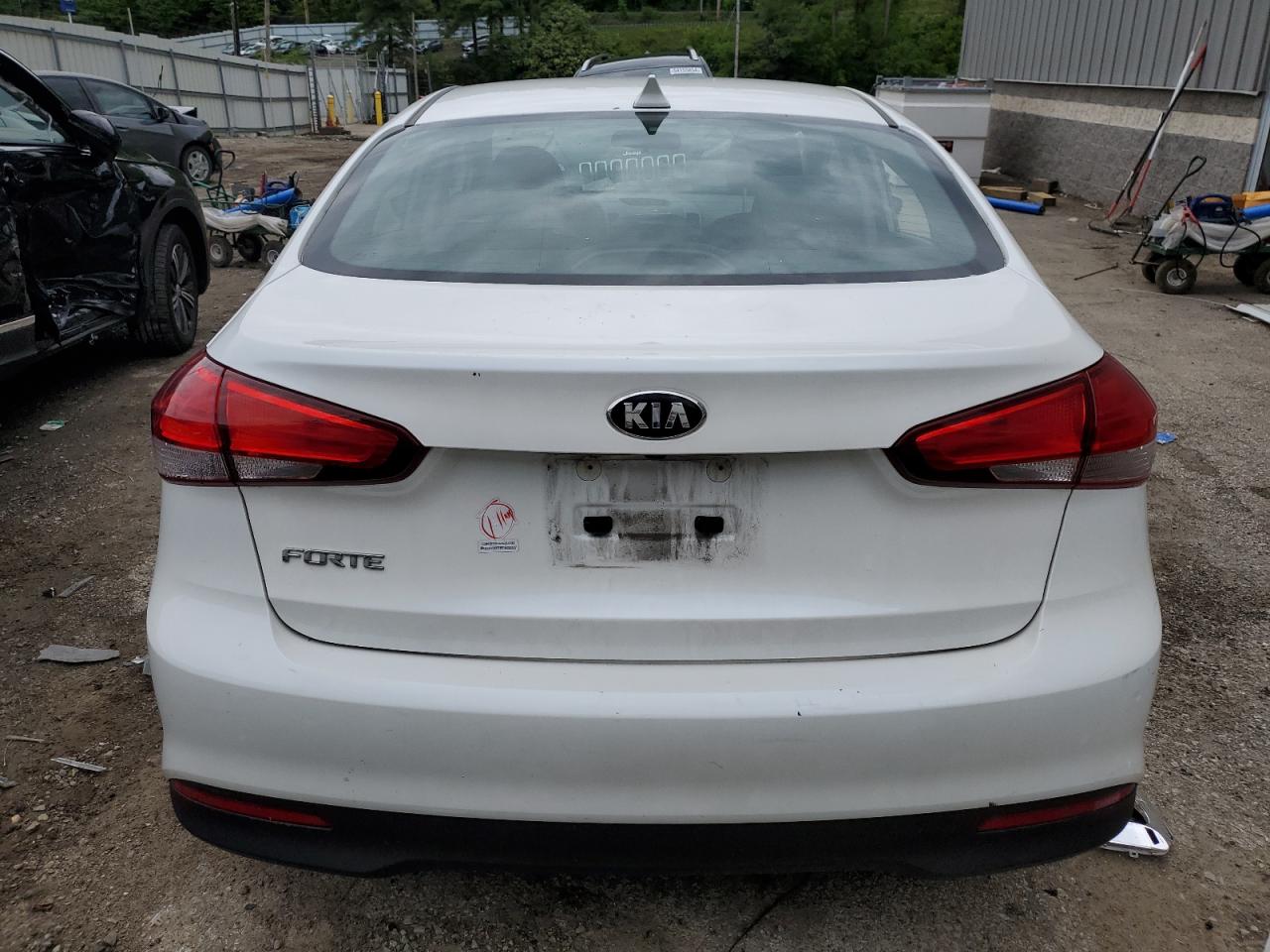 3KPFL4A75JE194182 2018 Kia Forte Lx