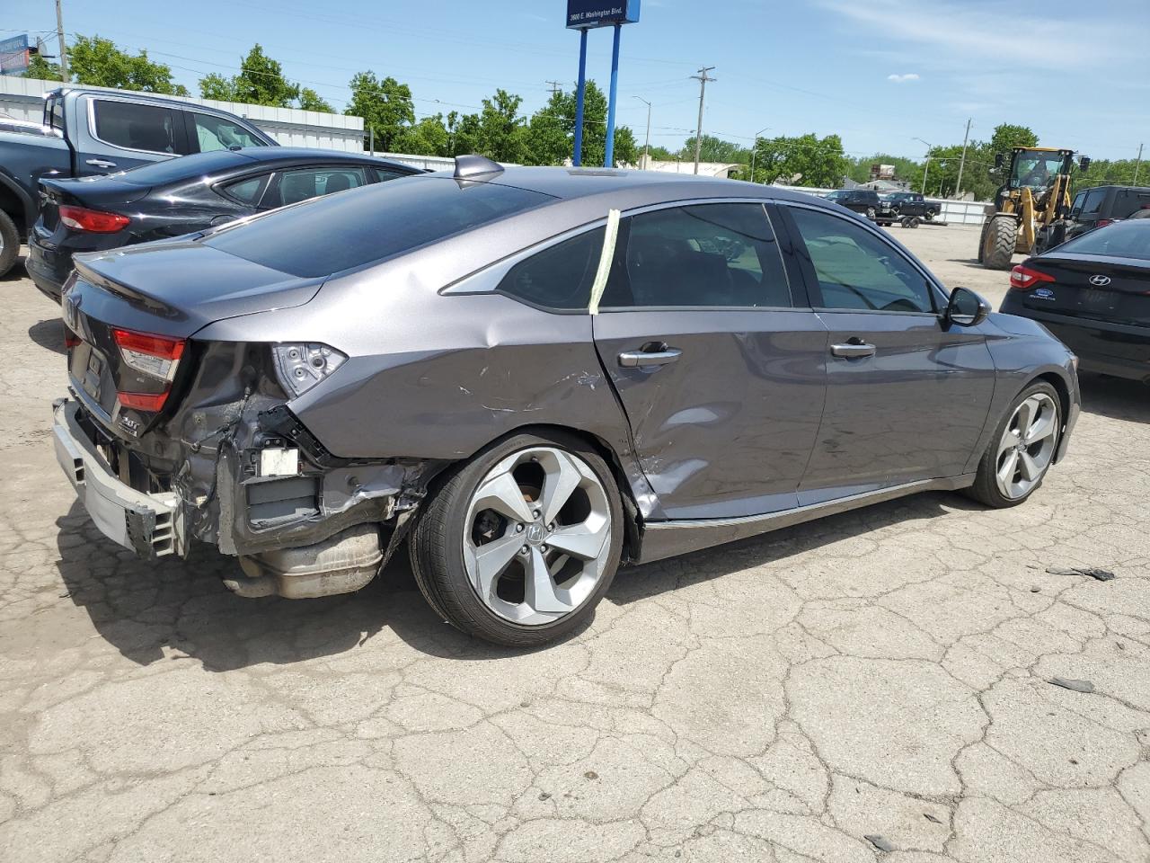 1HGCV2F9XJA030104 2018 Honda Accord Touring