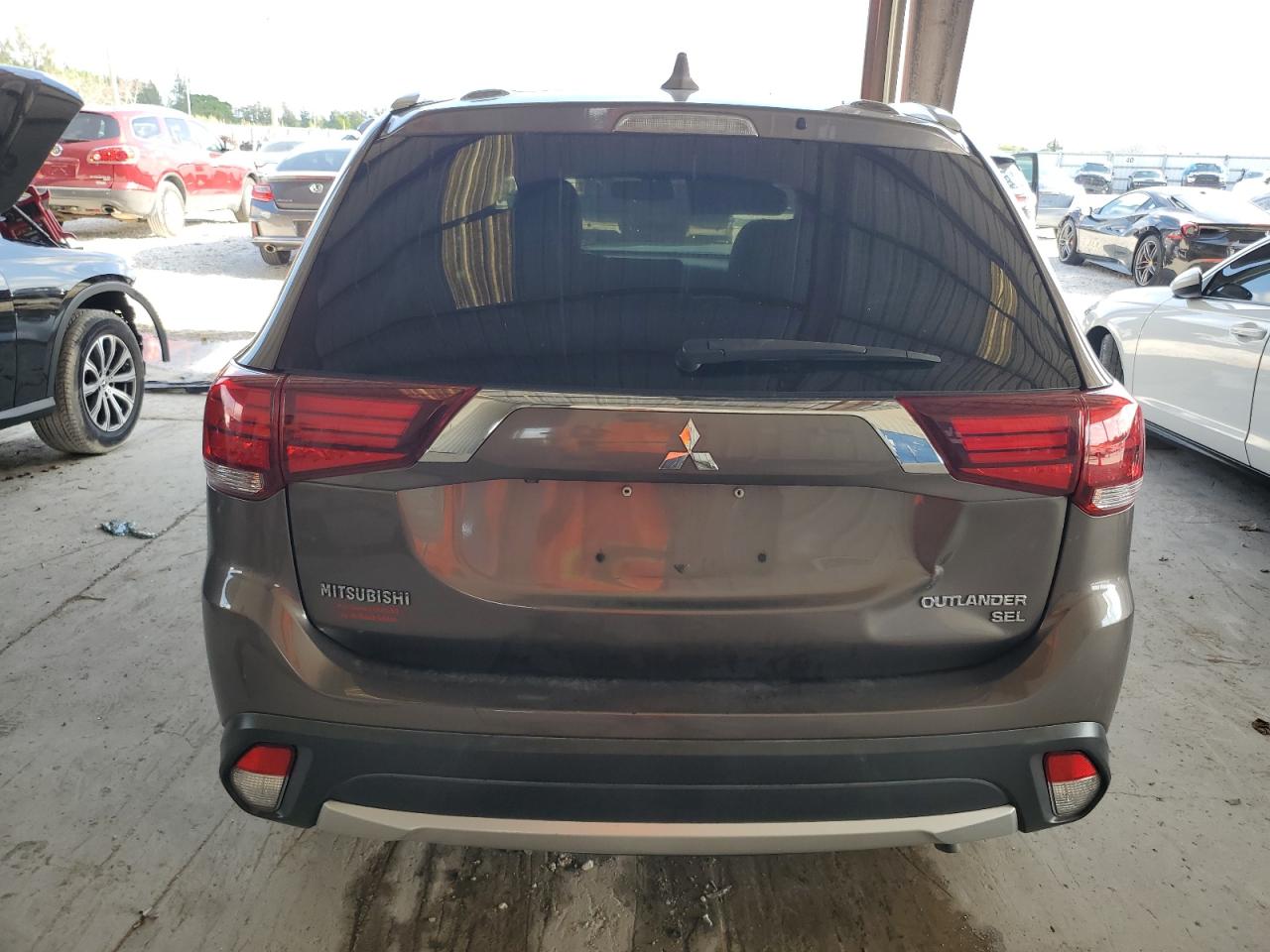 JA4AD3A36HZ038787 2017 Mitsubishi Outlander Se