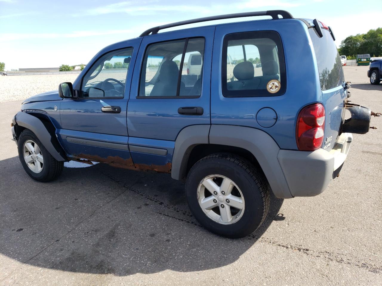 1J8GL48K45W589084 2005 Jeep Liberty Sport