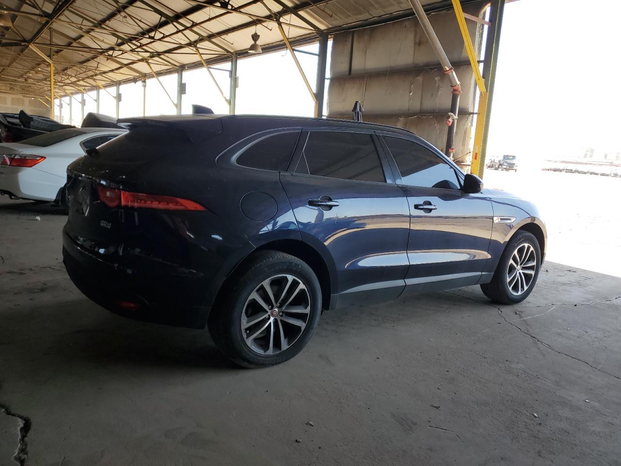 SADCJ2BN8HA091981 2017 Jaguar F-Pace Premium