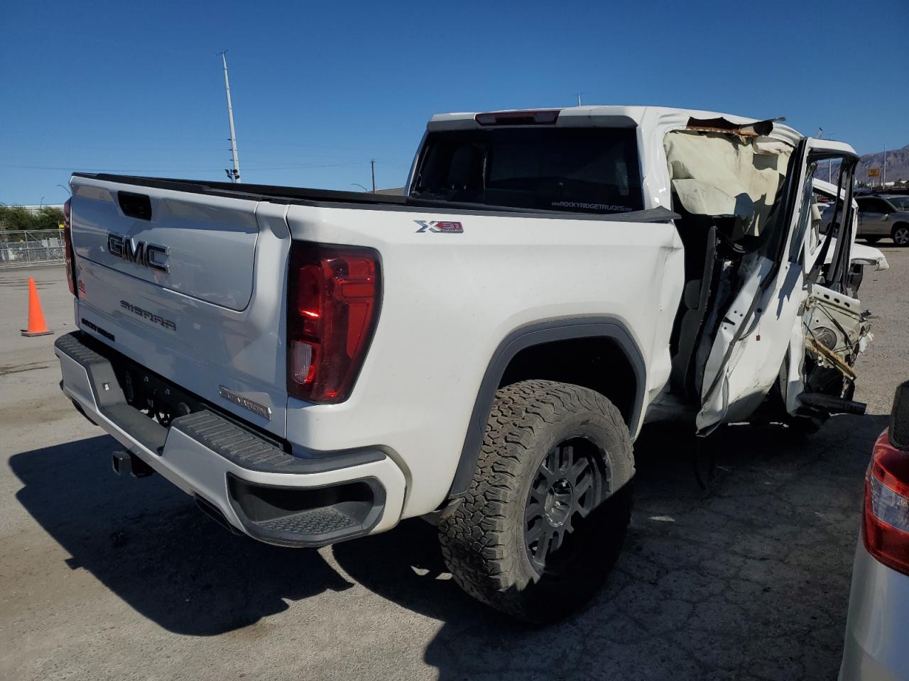 2022 GMC Sierra Limited K1500 Elevation vin: 3GTU9CED7NG107098