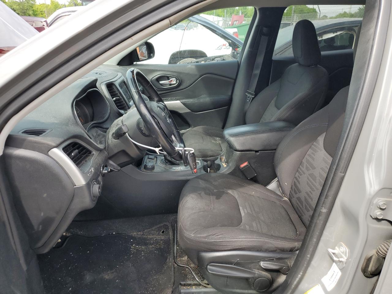 1C4PJMCX7KD445083 2019 Jeep Cherokee Latitude