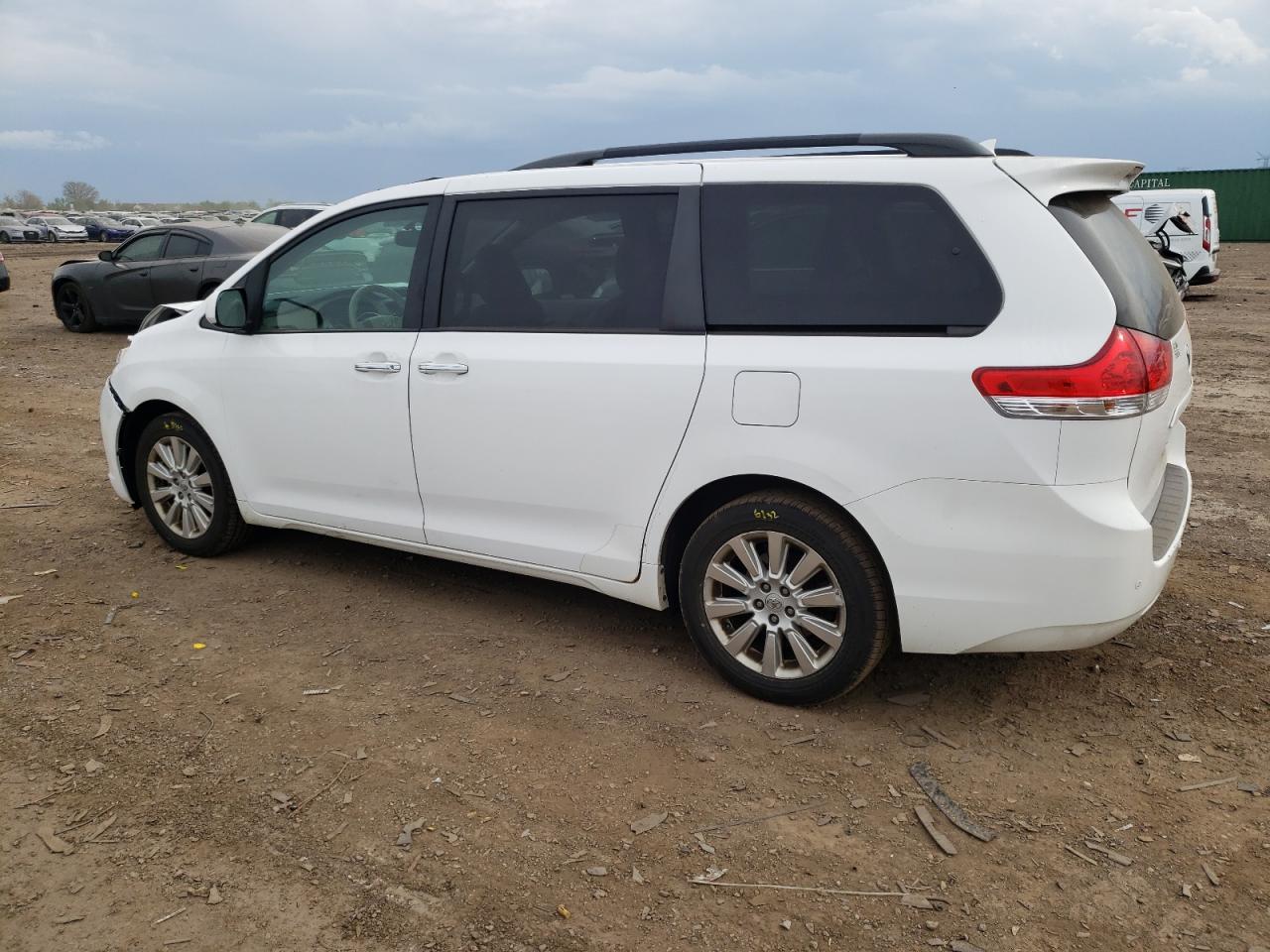 5TDDK3DC2BS030120 2011 Toyota Sienna Xle