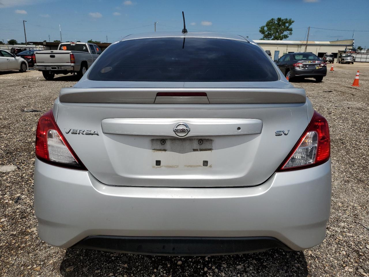 3N1CN7AP3JL810362 2018 Nissan Versa S