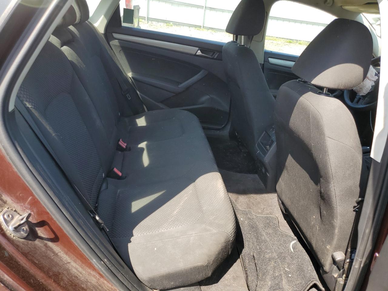 1VWAH7A30CC023552 2012 Volkswagen Passat S