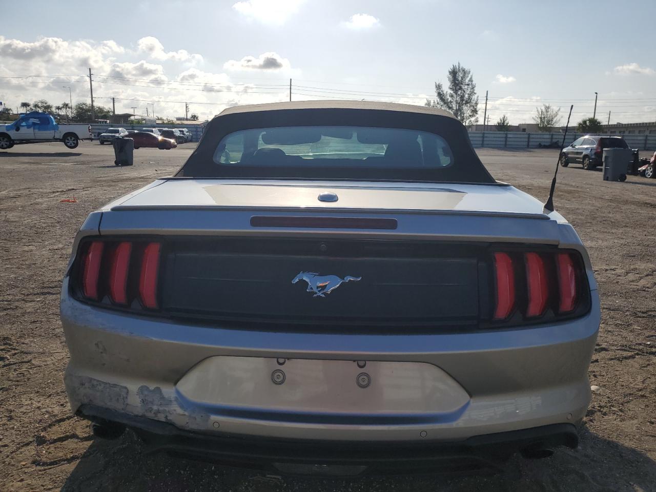 2021 Ford Mustang vin: 1FATP8UH4M5110149