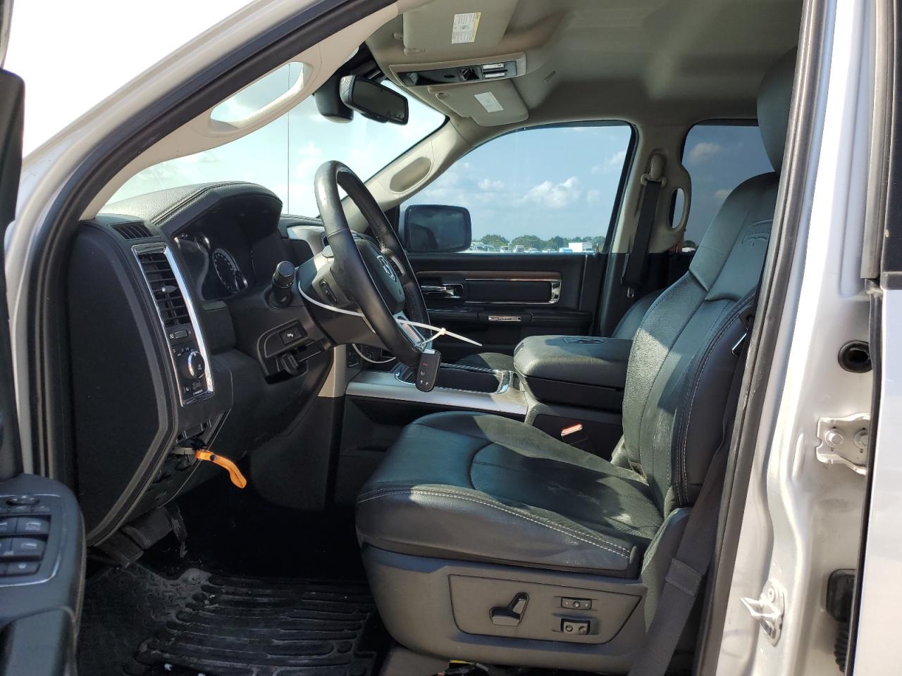 2018 Ram 1500 Laramie vin: 1C6RR7NM8JS254618