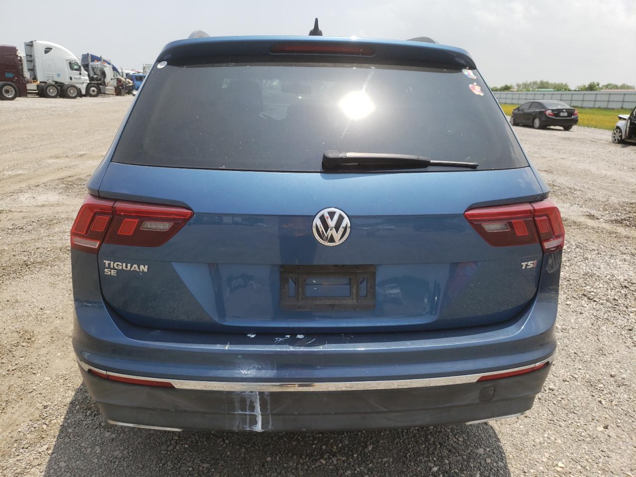 3VV3B7AX5JM038626 2018 Volkswagen Tiguan Se
