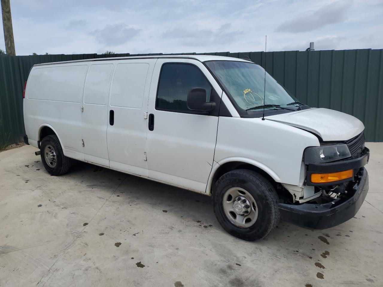 1GCWGBFP3K1182960 2019 Chevrolet Express G2500