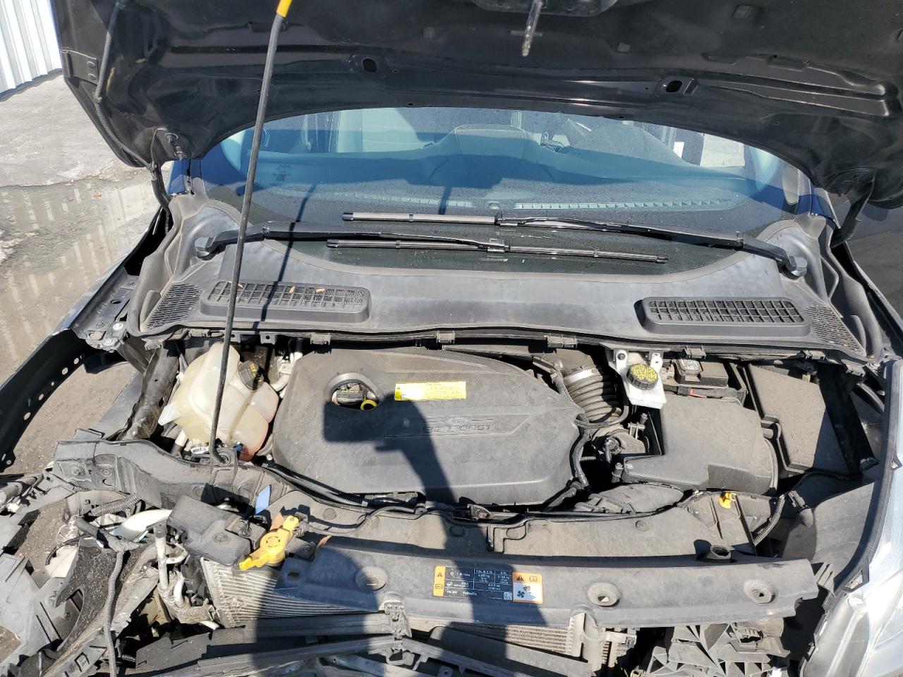 VIN: 1FMCU9GXXGUC28773 2016 FORD ESCAPE