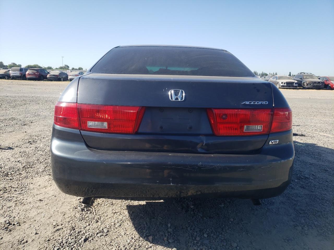1HGCM66395A020868 2005 Honda Accord Lx