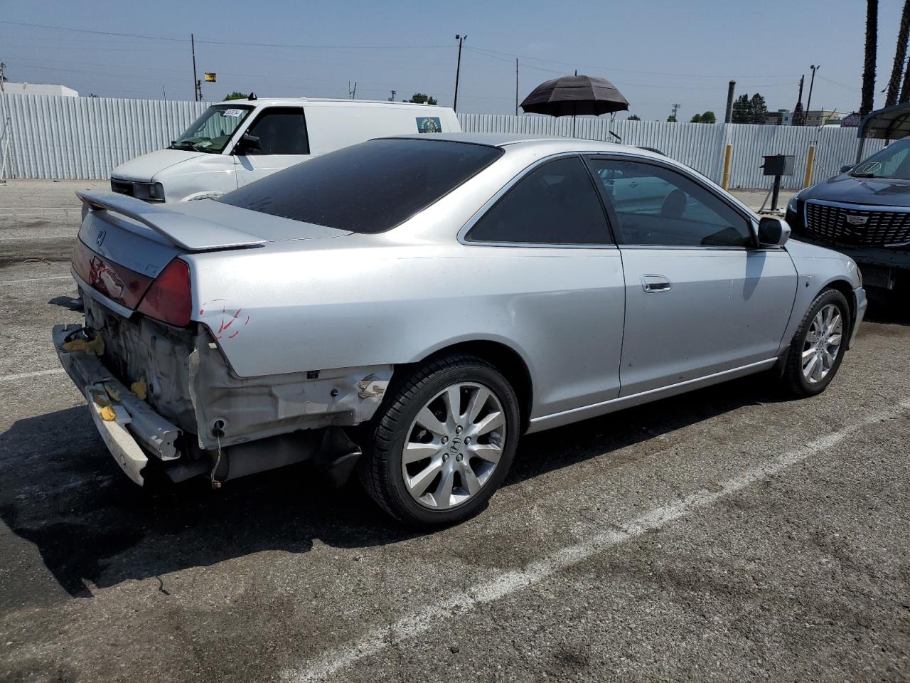 1HGCG2252YA005883 2000 Honda Accord Ex