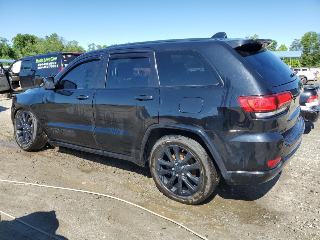 1C4RJFAG9JC210549 2018 Jeep Grand Cherokee Laredo