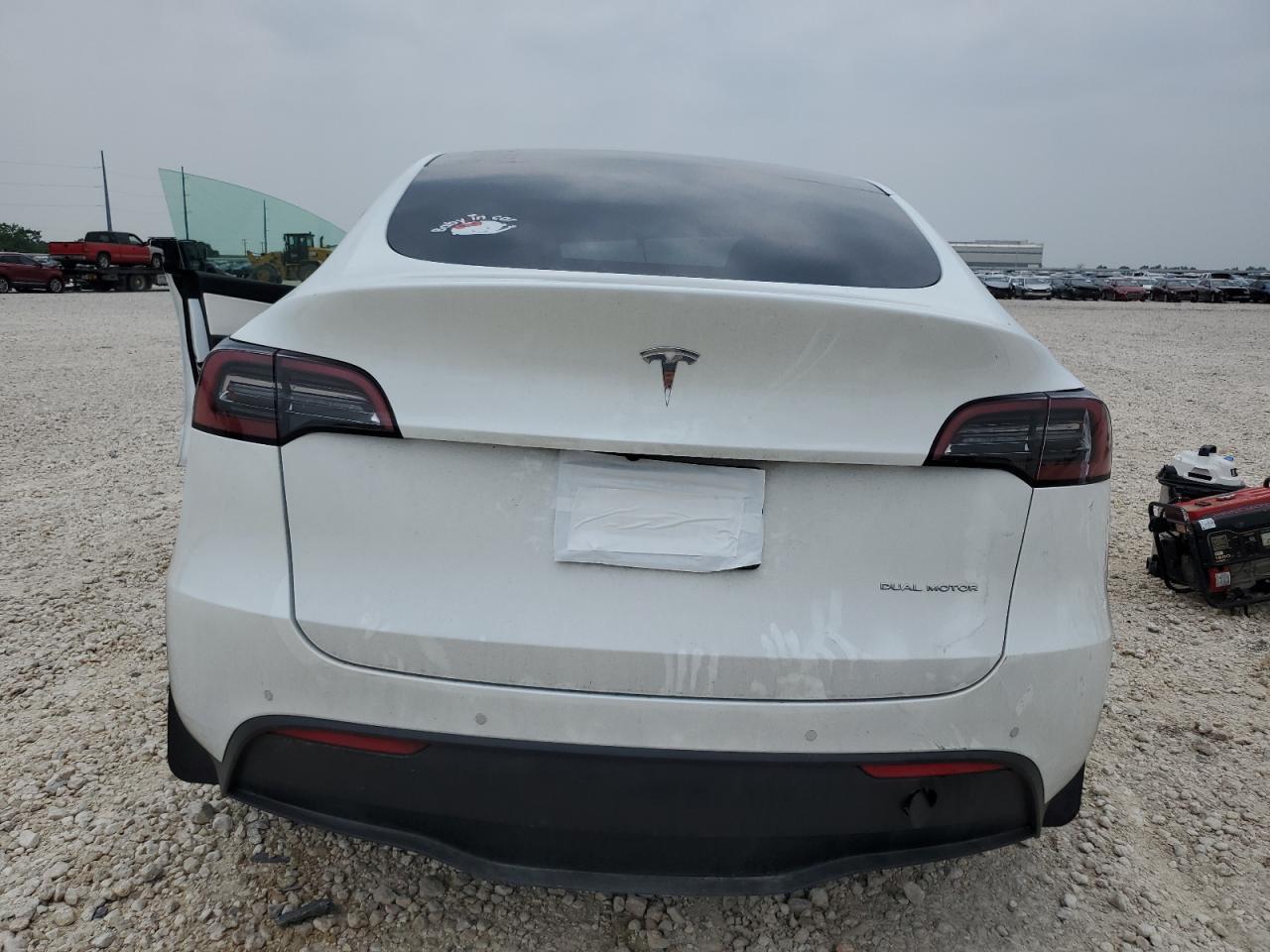 7SAYGAEE8NF362226 2022 Tesla Model Y