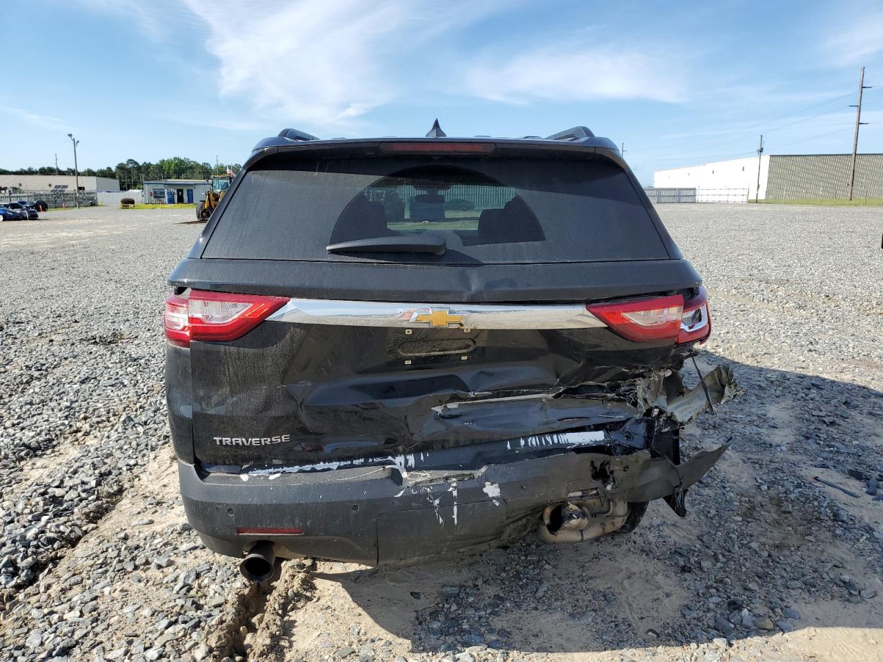 1GNERGKW6KJ320076 2019 Chevrolet Traverse Lt