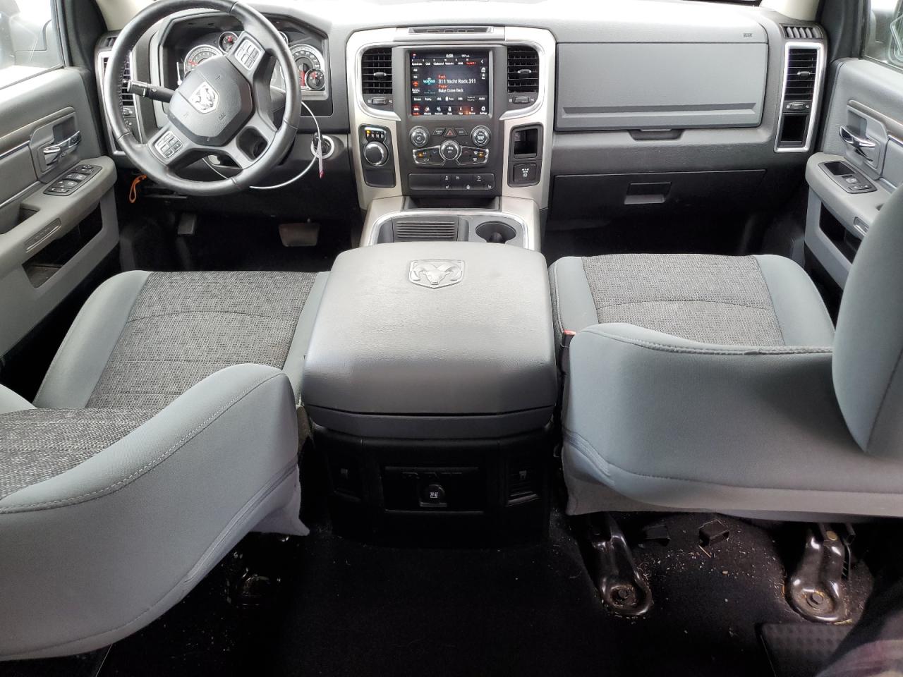 1C6RR6TT2LS133395 2020 Ram 1500 Classic Slt