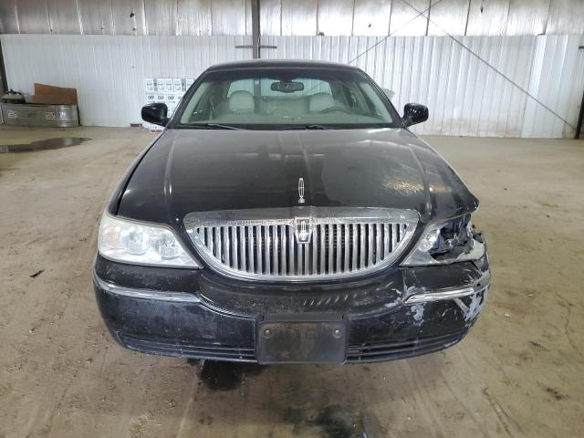 2004 Lincoln Town Car Executive VIN: 1LNHM81W74Y637057 Lot: 57108644