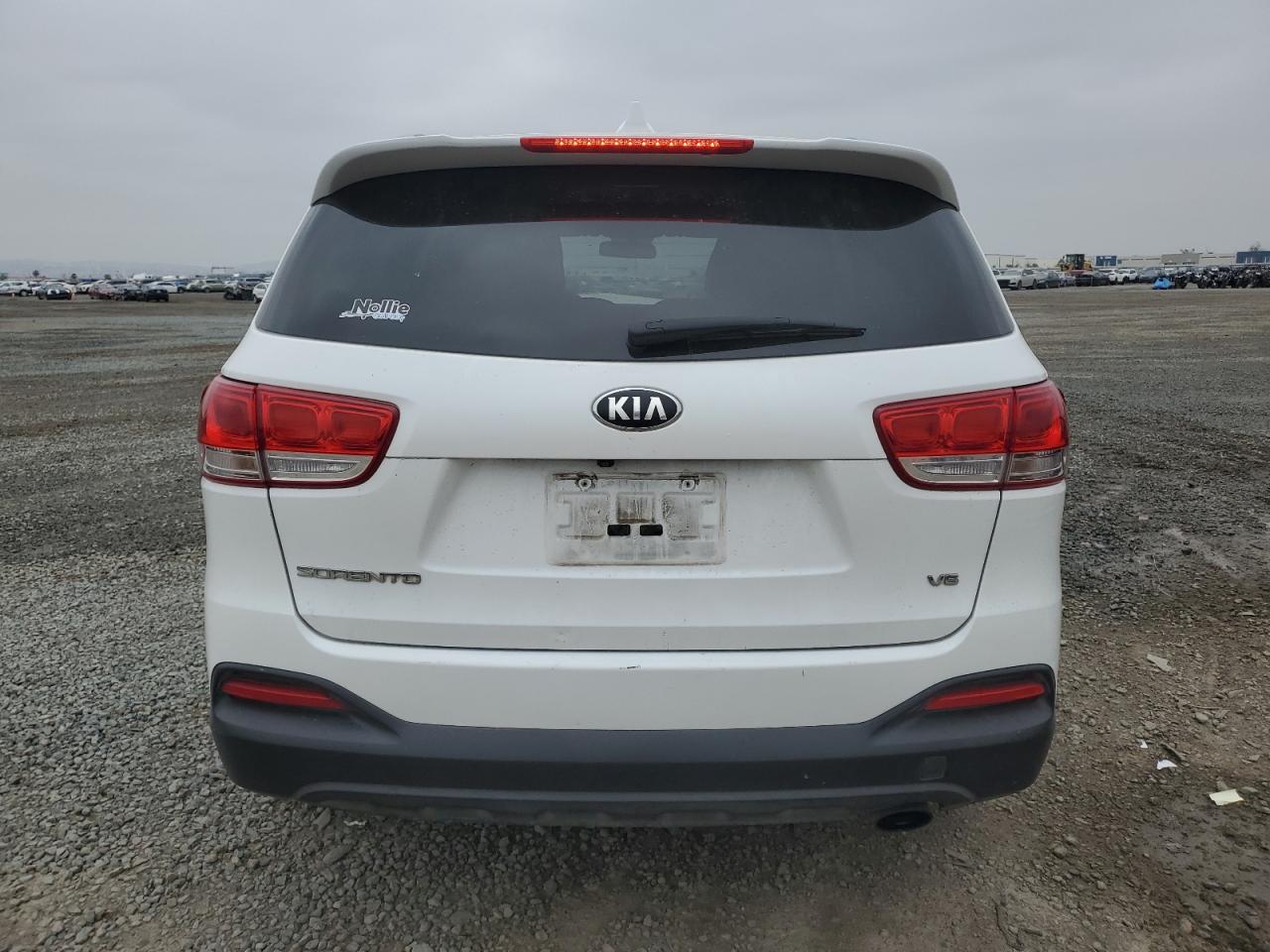 5XYPG4A5XGG005867 2016 Kia Sorento Lx