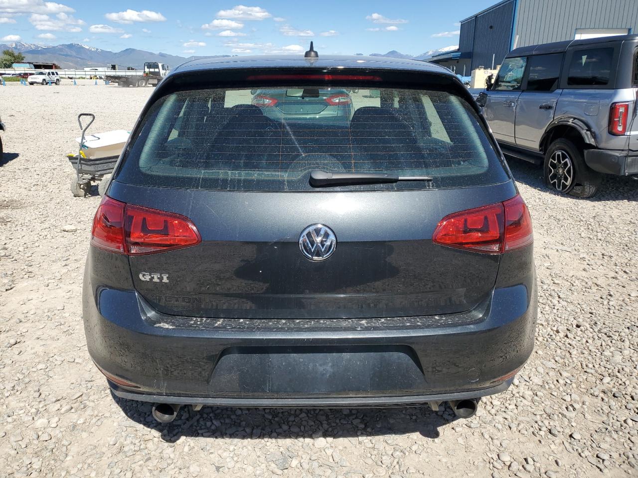3VW4T7AU5HM049218 2017 Volkswagen Gti S