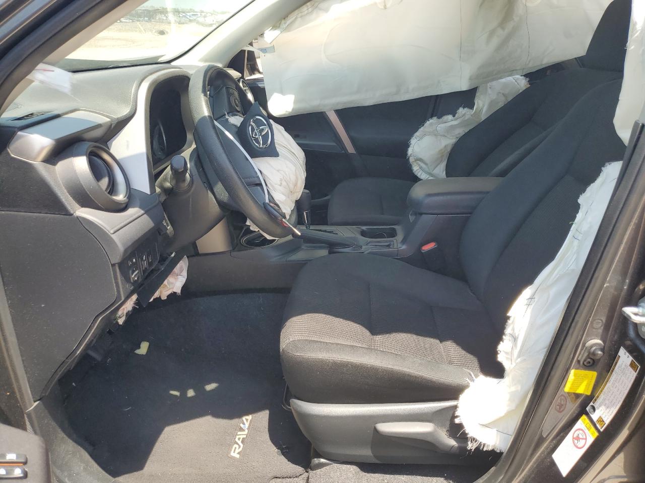 JTMZFREV9JJ206671 2018 Toyota Rav4 Le