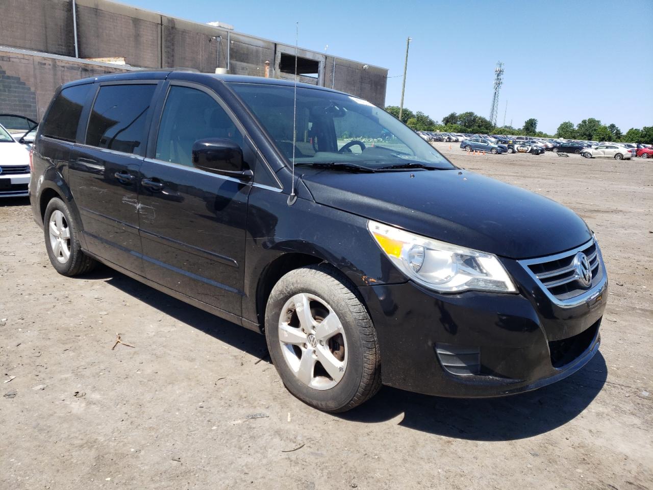 2V4RW3DG4BR670289 2011 Volkswagen Routan Se