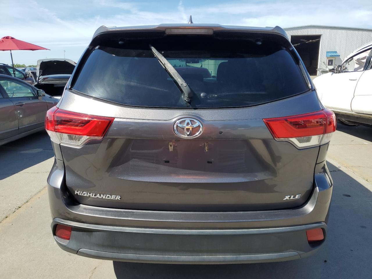 5TDKZRFH6HS221983 2017 Toyota Highlander Se