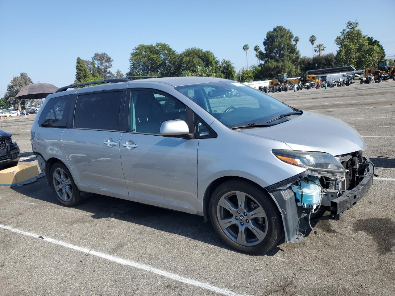 5TDXZ3DC7JS913413 2018 Toyota Sienna Se