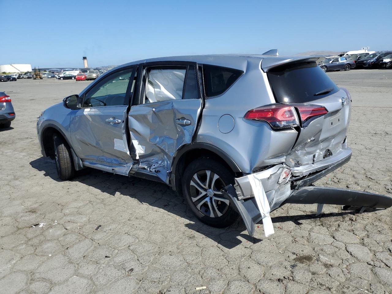 2018 Toyota Rav4 Le vin: JTMZFREV9JJ172764