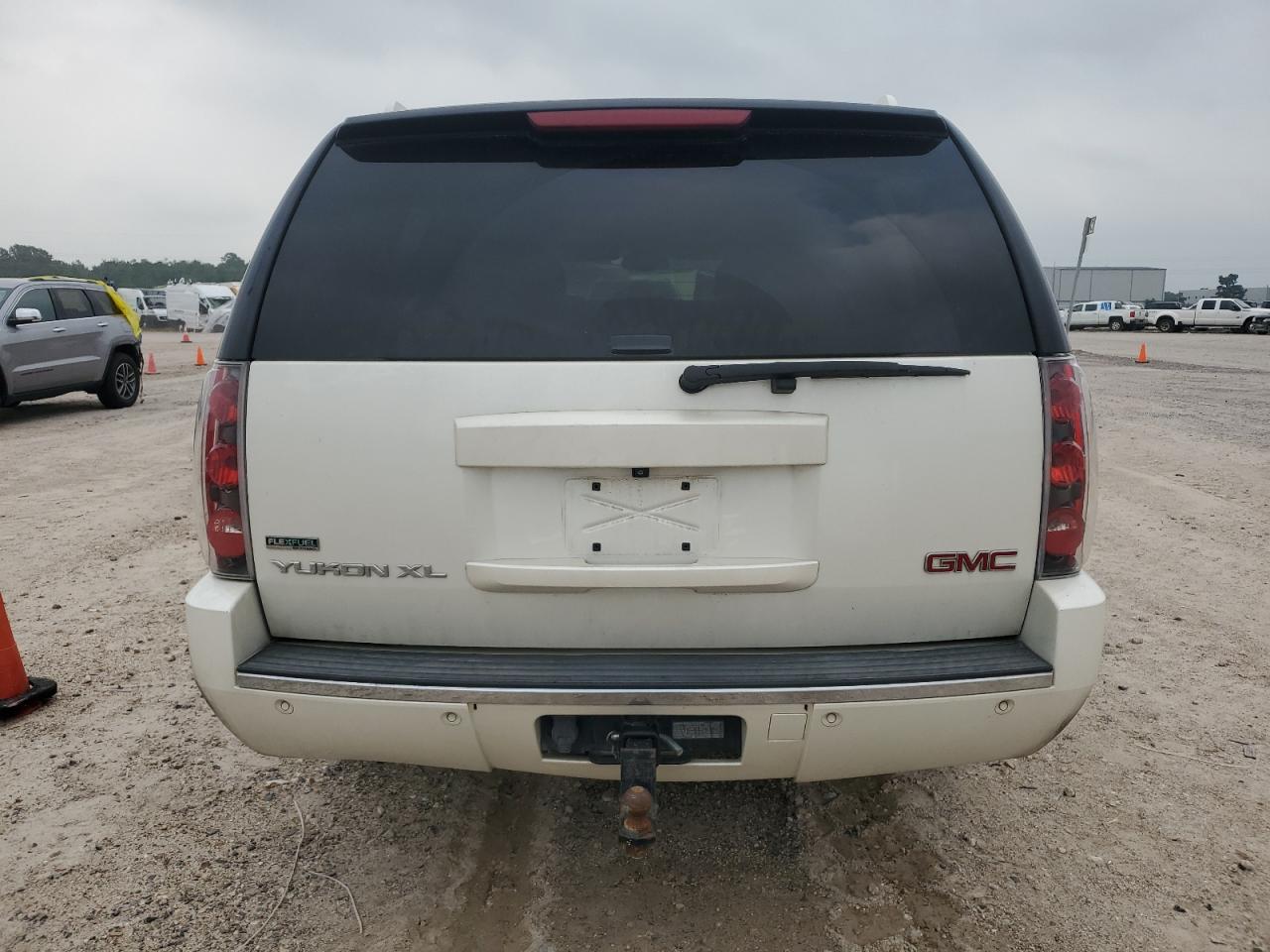 1GKS1MEF1BR173829 2011 GMC Yukon Xl Denali