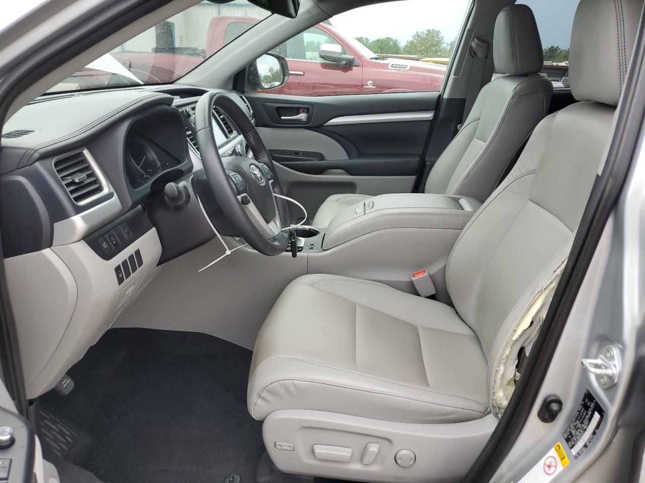 5TDJZRFHXKS619071 2019 Toyota Highlander Se