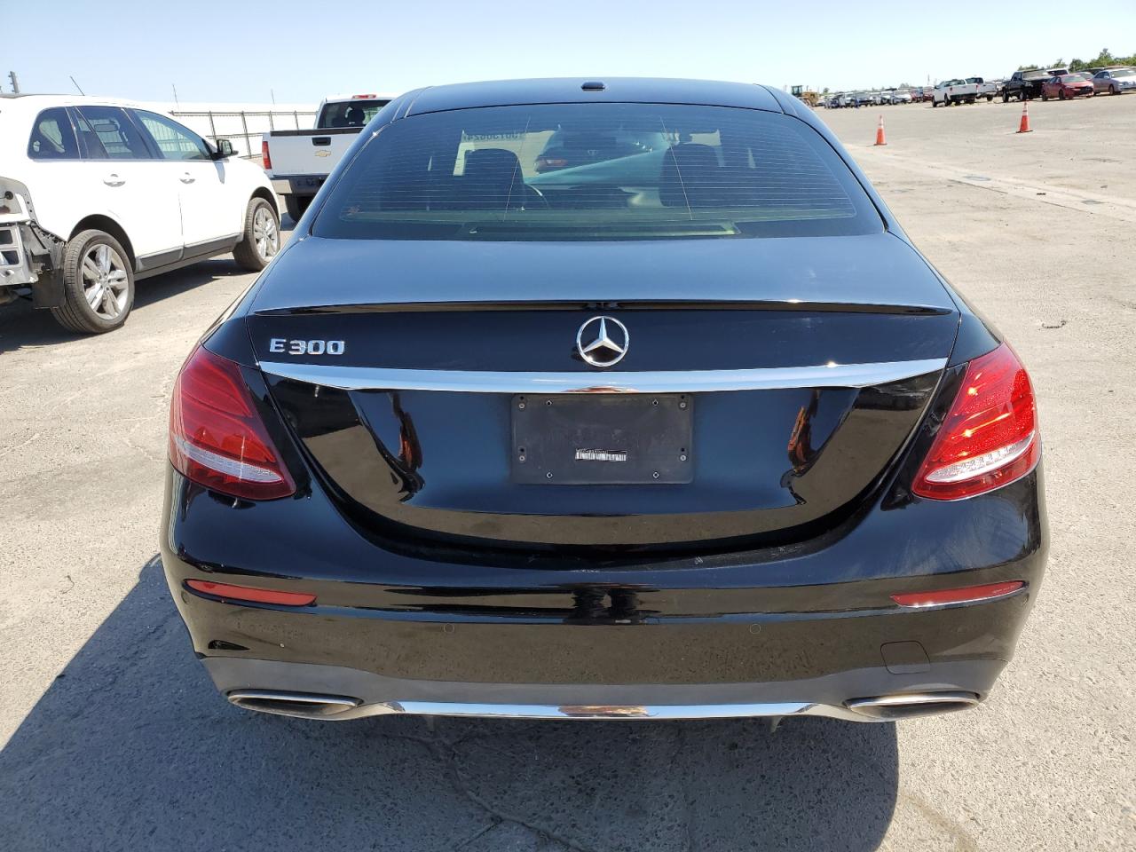 WDDZF4JB8JA362561 2018 Mercedes-Benz E 300