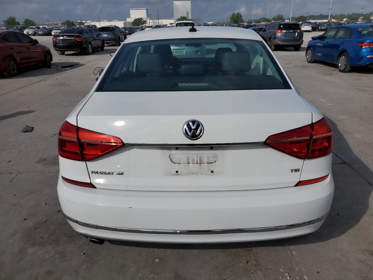 1VWBS7A34GC013442 2016 Volkswagen Passat Se