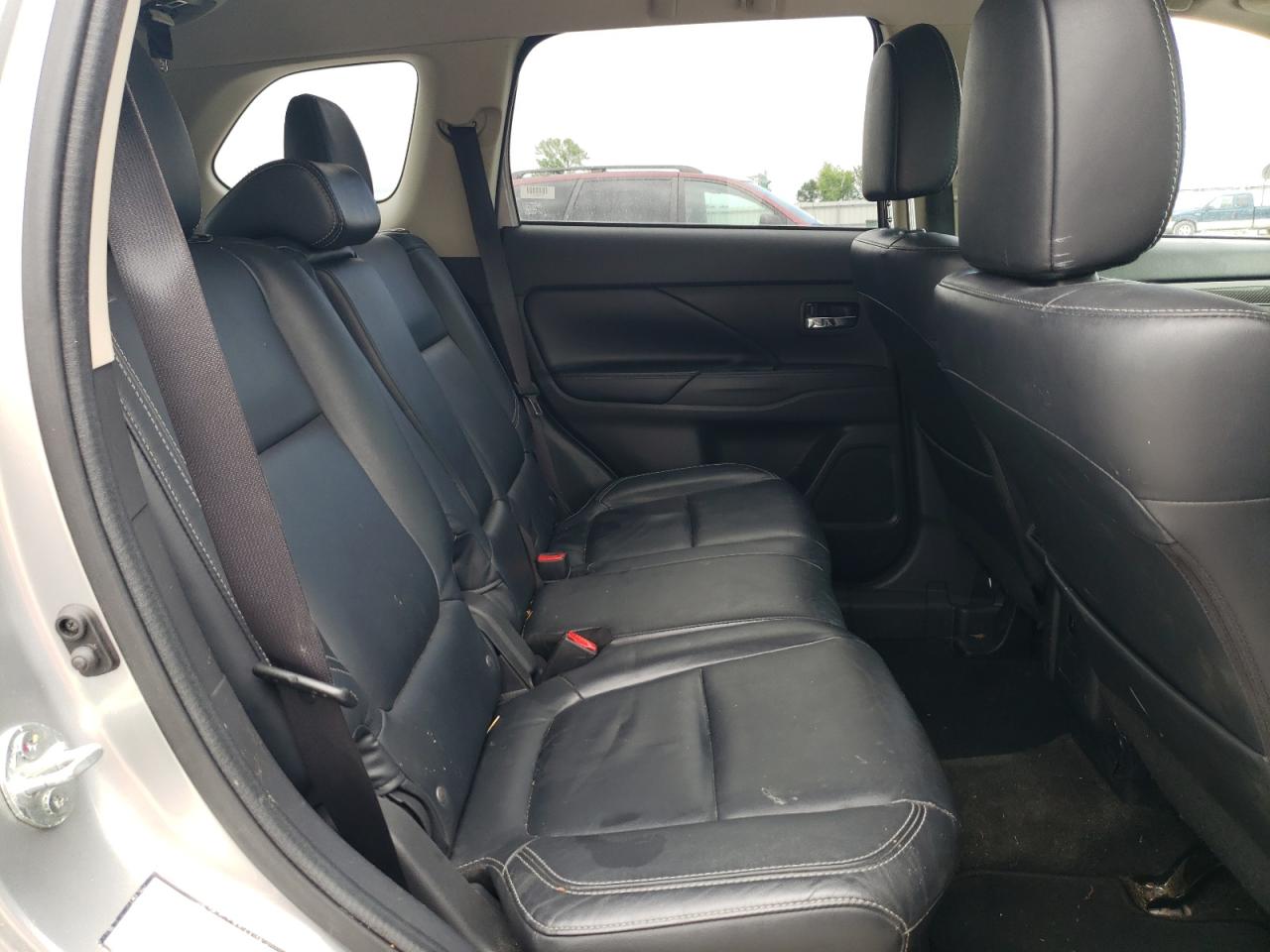 JA4AD3A34KJ001100 2019 Mitsubishi Outlander Se