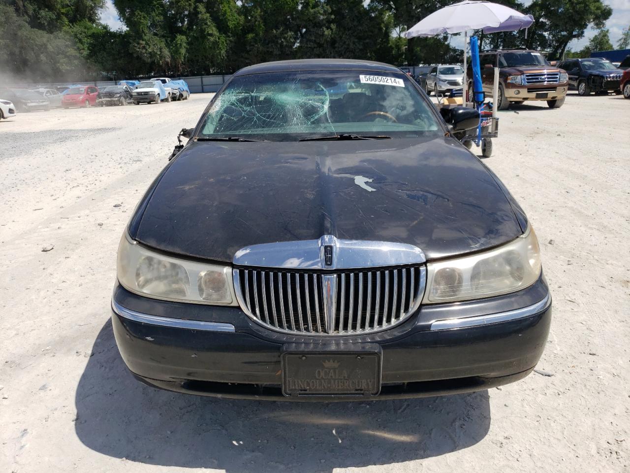 1LNHM83W2YY865535 2000 Lincoln Town Car Cartier