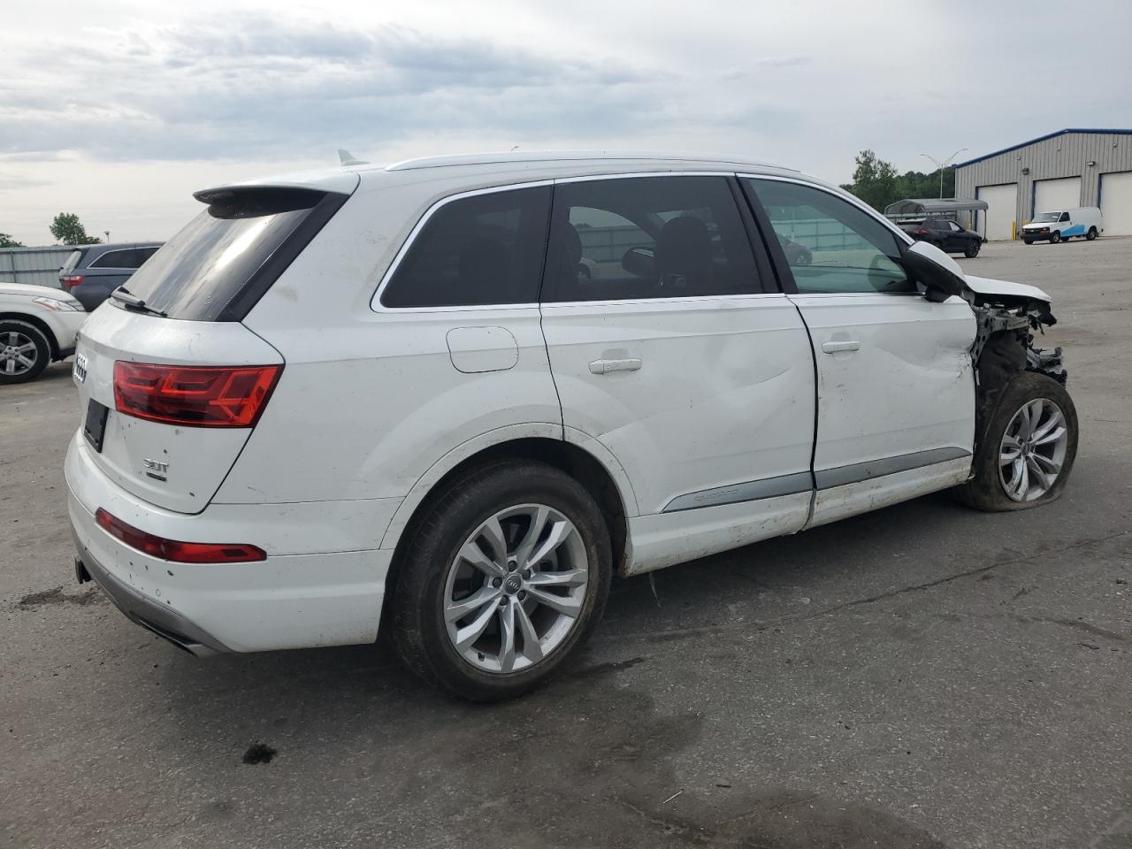 WA1LAAF7XJD005490 2018 Audi Q7 Premium Plus