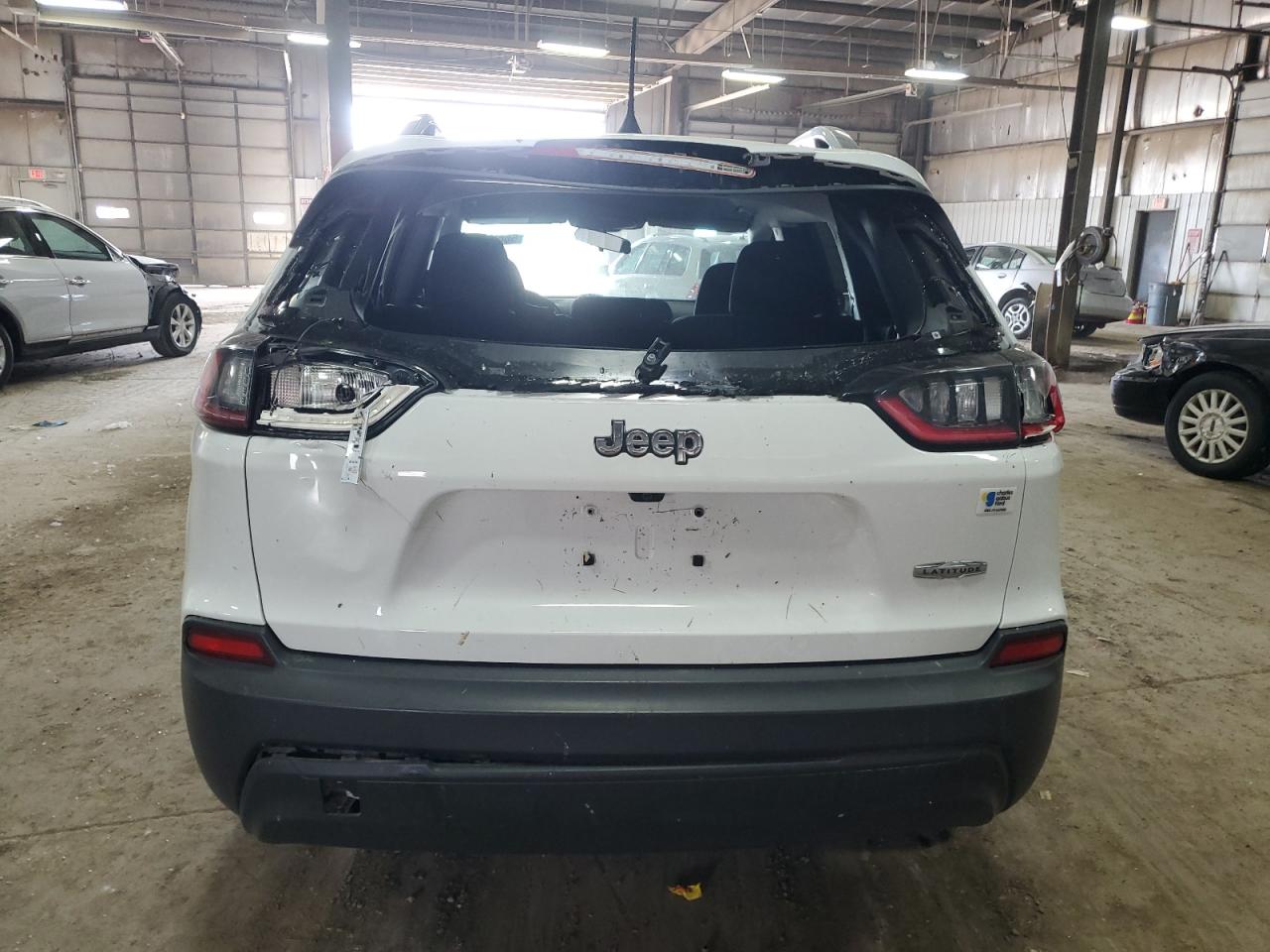 2019 Jeep Cherokee Latitude vin: 1C4PJLCB2KD285807