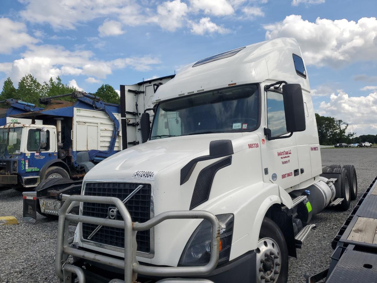 Lot #2921423383 2017 VOLVO VN VNL