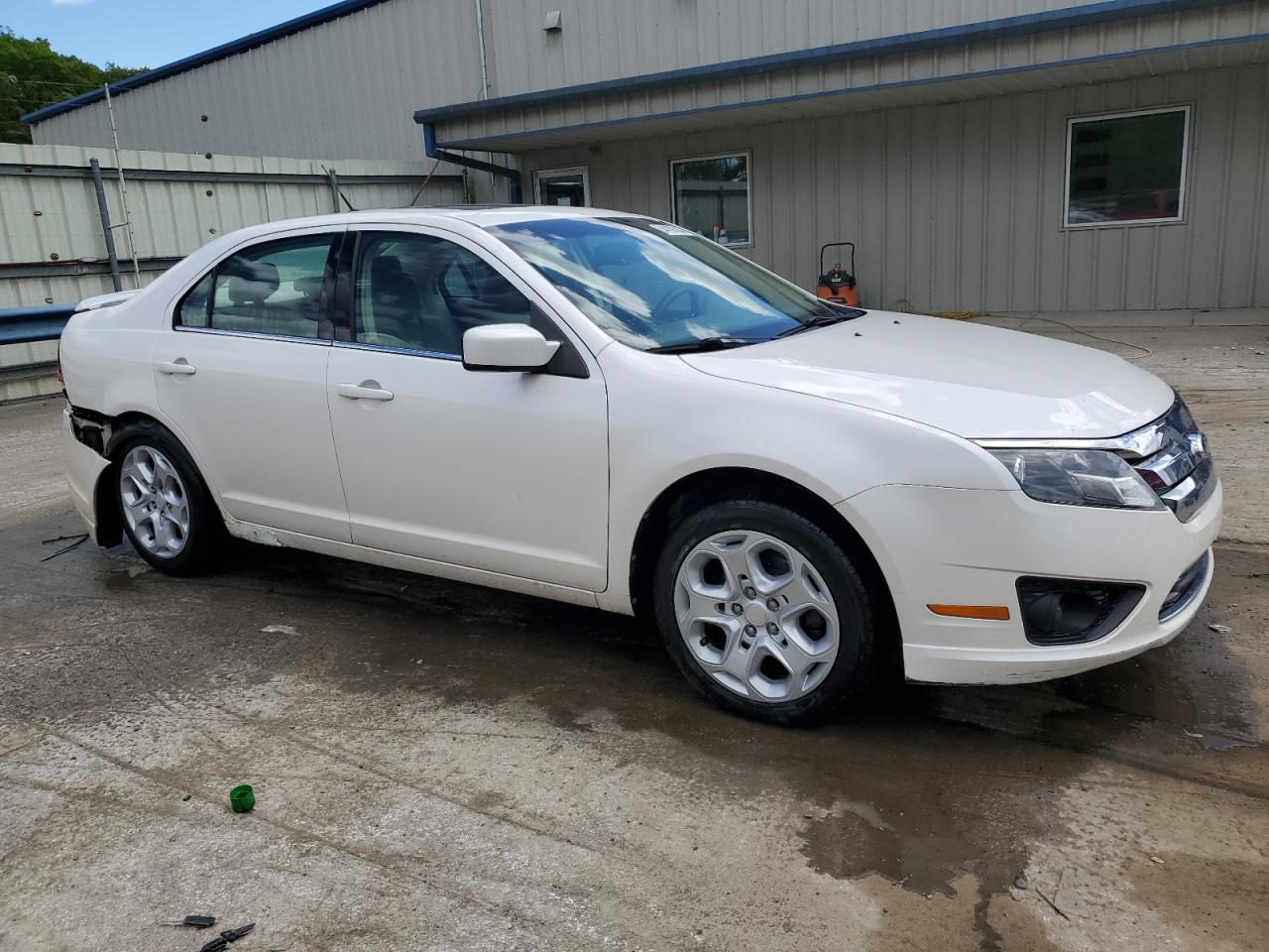 3FAHP0HA4BR208631 2011 Ford Fusion Se