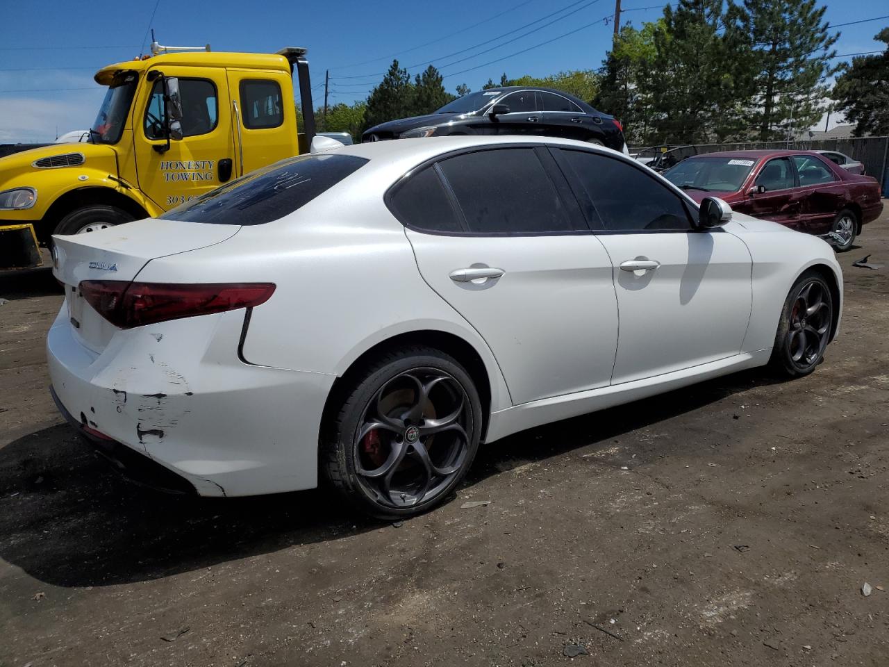 ZARFAEEN8H7556994 2017 Alfa Romeo Giulia Ti Q4