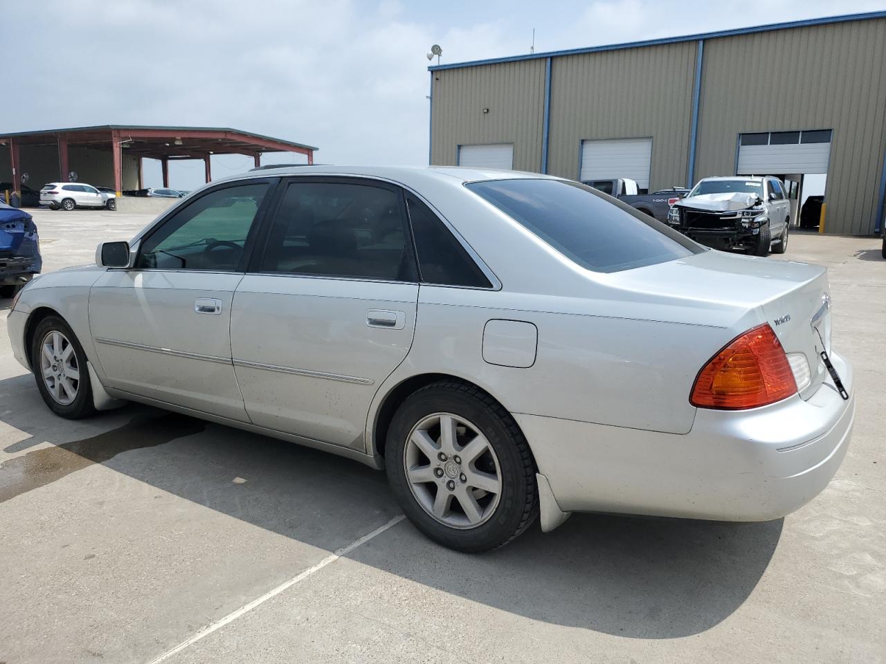 Lot #2629154828 2002 TOYOTA AVALON XL