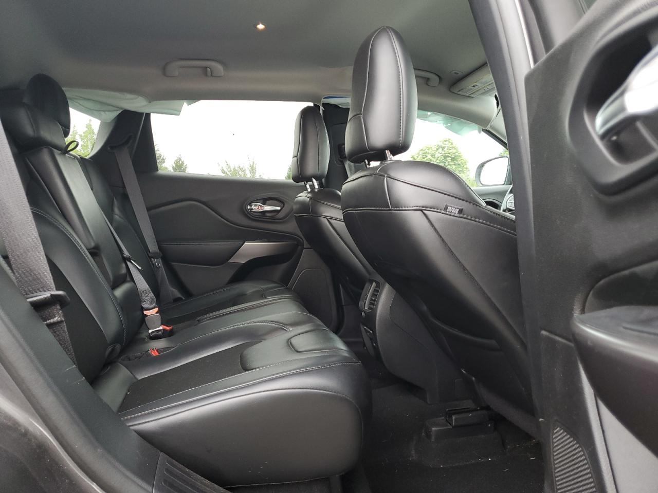 1C4PJMLX9KD478084 2019 Jeep Cherokee Latitude Plus