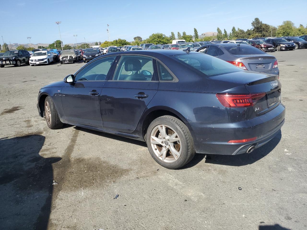 2018 Audi A4 Premium vin: WAUKMAF4XJA113329