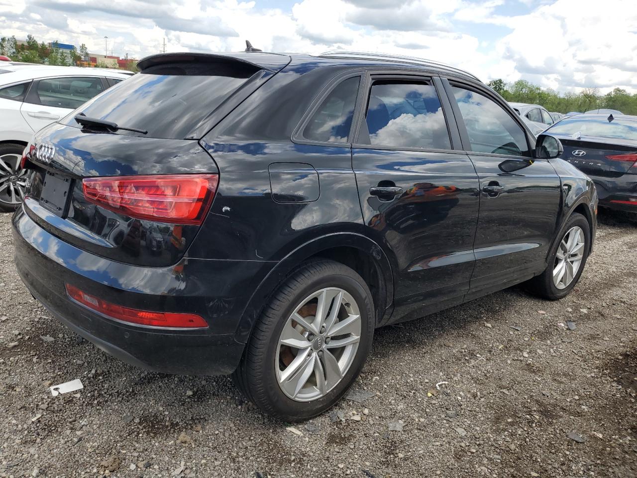 WA1BCCFS2JR004293 2018 Audi Q3 Premium