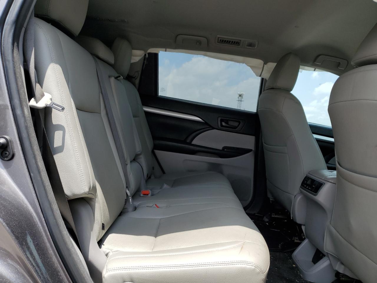 5TDBZRFH6JS842422 2018 Toyota Highlander Le