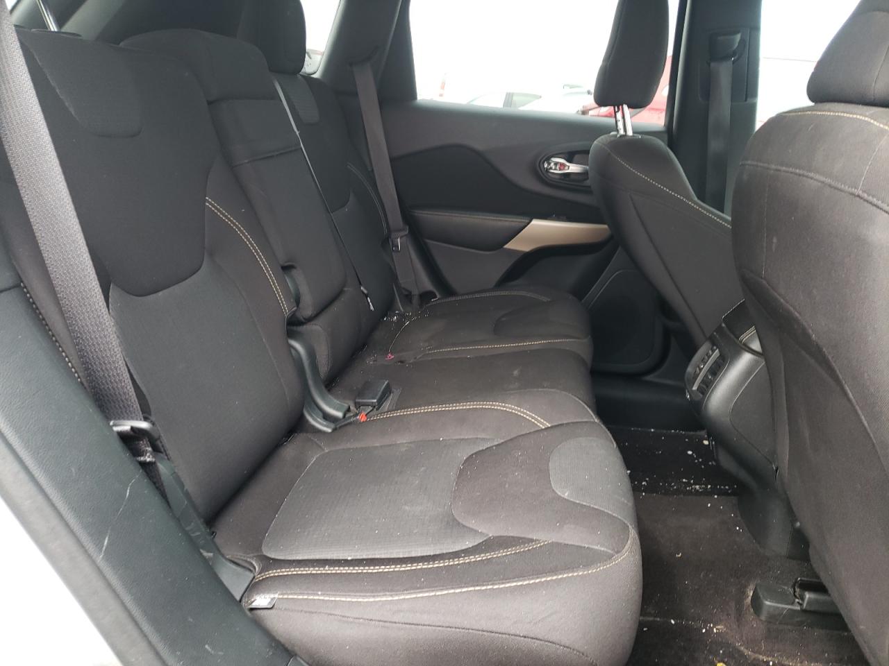 1C4PJMCS4HD223811 2017 Jeep Cherokee Latitude