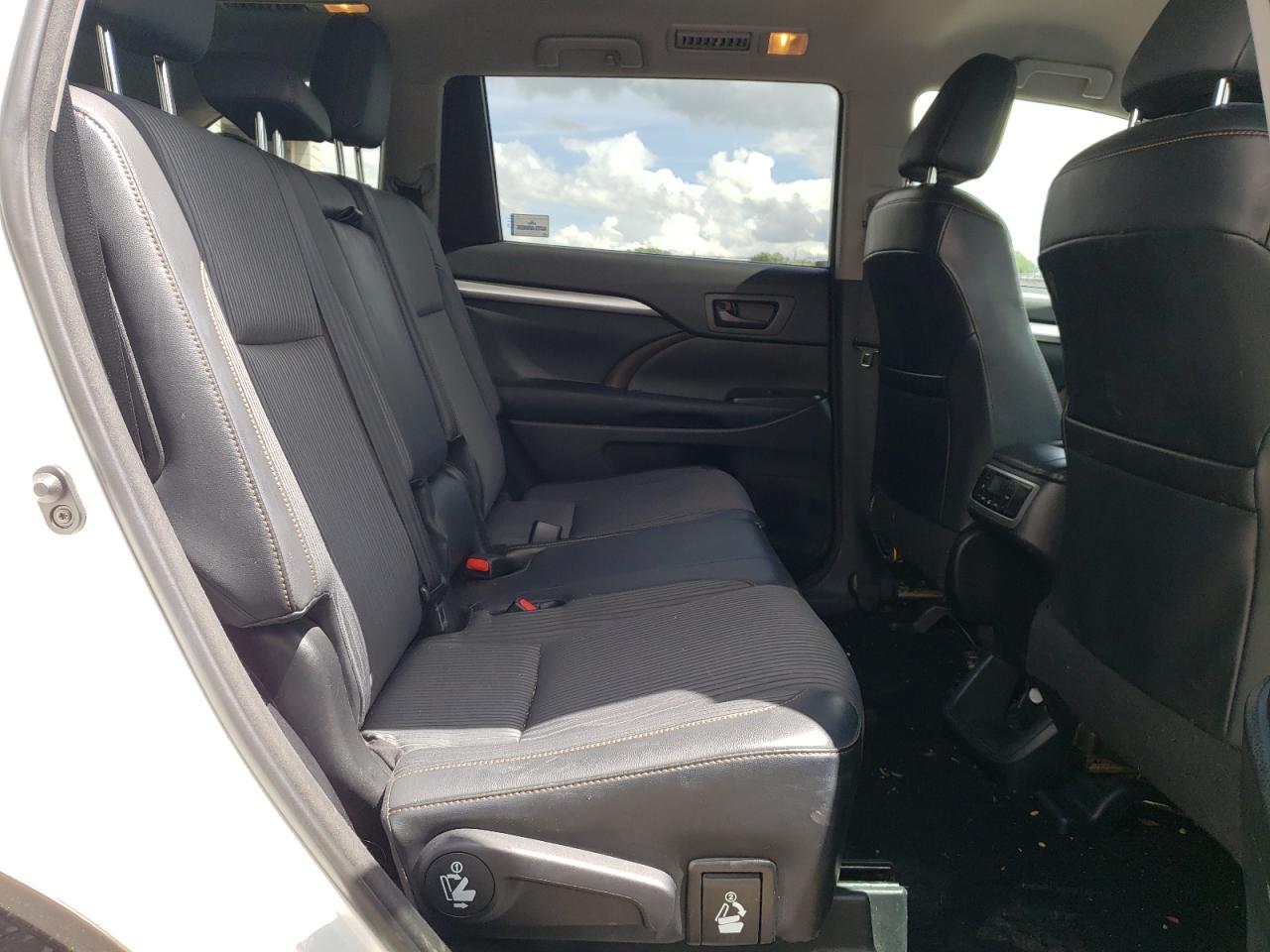 5TDBKRFH3FS179841 2015 Toyota Highlander Le