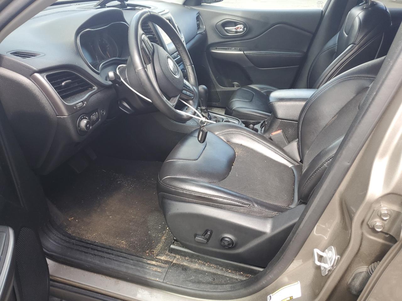 1C4PJMLN5KD239453 2019 Jeep Cherokee Latitude Plus